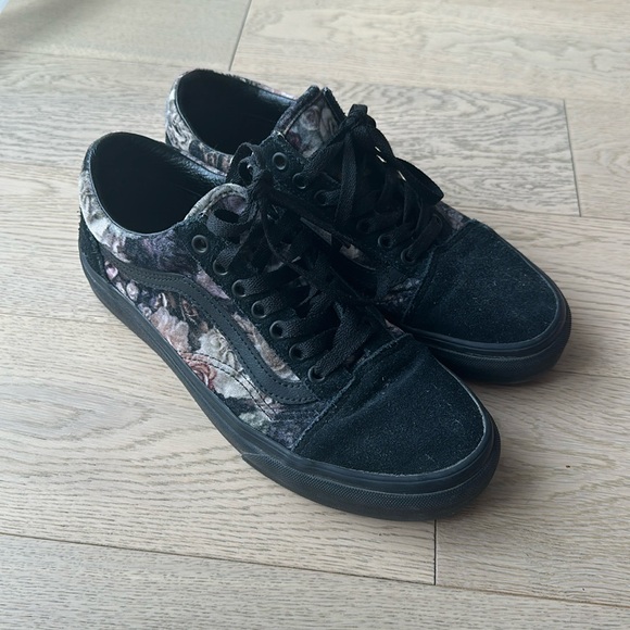 Limited edition suede Vans with floral print. - Picture 2 of 6